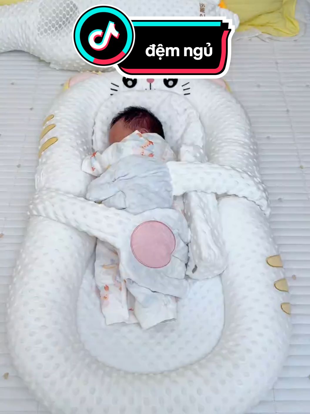 đệm nằm cho bé#reviewmevabe #nuoicon #yeucon #chamcon #baby #xuhuong #mevabe #mebimsua 