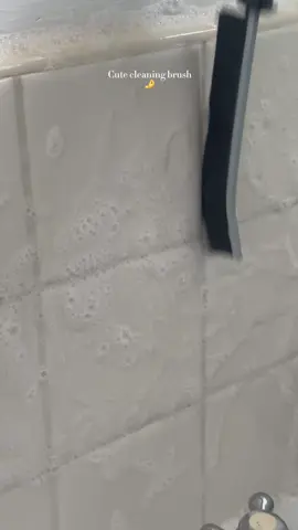 Cute cleaning brush 🤌 #CleanTok #brush #groutcleaning #cleaning #brushing #scrubbing #scrub #tiles #sink #bathroom #Home #Lifestyle #viral #fyp #tiktokmademebuyit #giftideas 