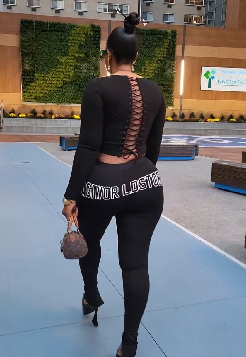 I'm still here. :: :: :: #cool  #instagram  #reels  #instagramreels  #viral  #fashionista  #OOTD  #design  #fashionable  #fashionblog  #jewelrygram  #shoes  #brand  #fashion  #fashiondiaries 