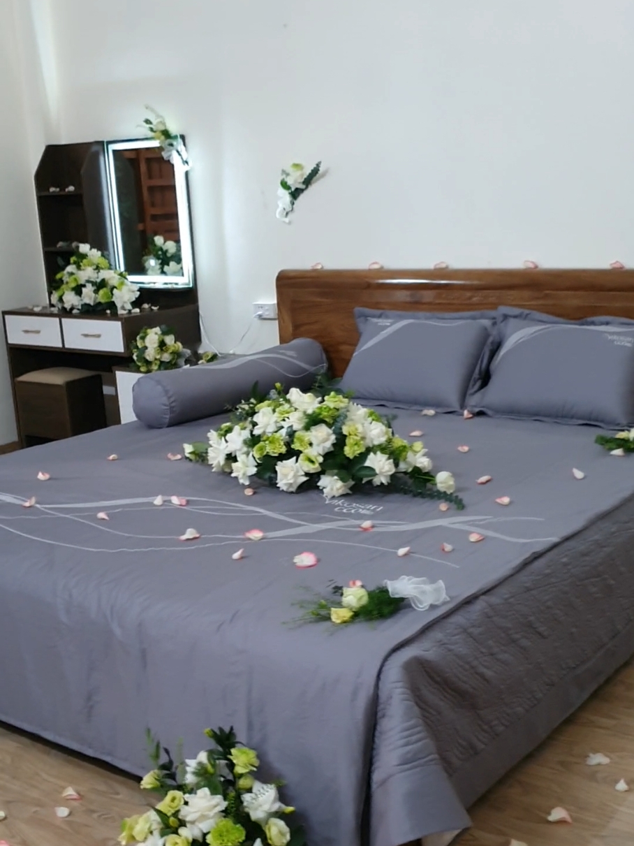 Tông màu hot trend của năm #cuoihoitrongoi #trangtriphongcuoi #hoatuoi #thanhhoa 