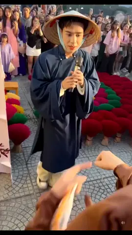 Giật mình vừa thương vừa buồn cười😄 Tongtai sợ dán là có thiệt 😅 #quanghungmasterd💖🥰  #atsh #muzik #viral 