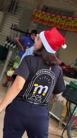 Atenção, clientes do Supermercado Mendes! 🎅❤️ Parece que conquistei o Papai Noel, e ele me revelou todos os segredos… inclusive as promoções imperdíveis de Natal! 🛒✨ 🎄 Ofertas especiais válidas até 24 de dezembro! 💨 Corre antes que ele volte para o Polo Norte (ou para o meu colo de novo 😂). #NatalNoMendes #PromoçõesDeNatal  Esperamos por você! 💙 📍QE 38 conjunto T  📲 Faça seu pedido no link da bio. 