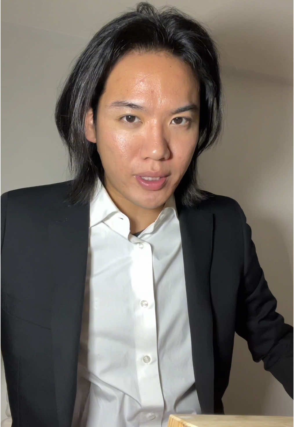 皆さん申し訳ございませんでした。 そして、ありがとうございました。 僕が1位でなくなる可能性が1番の福袋が出来なく理由だと思っていました。初めてお会いするブランドから何度もあったことあるブランドまで、複数の会社を一つにまとめるには、必要な称号だと思っていました。簡単に見えて、競合他社同士を、まとめるのは難しいです。。 今回負けて謝罪しに回る事で企業の方の気持ちが少しわかりました。そして、その上で販売することを了承してもらえました。僕はこれから1年1位になる為の活動はしません。皆さんがやって欲しい事を叶える事が重要だと思っています。 なので、皆さんの気持ちを汲みたいと思っております。 ありがとうございました！