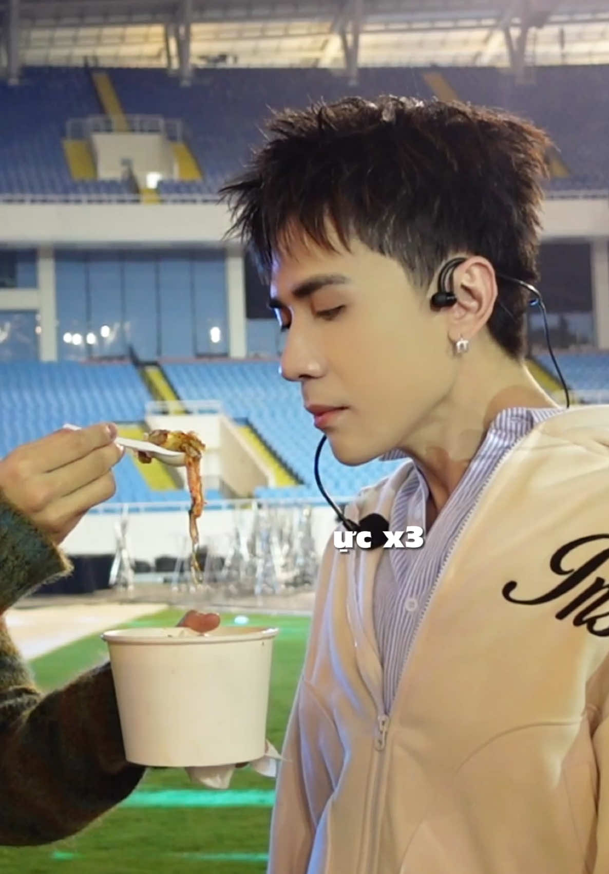 🥺 nghệ sĩ ơi, ekip nhắc anh....   Behind MasterD tập mới nhất đã lên sóng r đó 💖  #QuangHungMasterD #HURRYKNG 