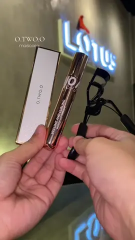 Buy 1 Otwoo Mascara and get 1 free curler for only 165pesos, Water proof & Long lasting Volume power. #mascara #makeup #cosmetics #otwoo #beauty #fyp