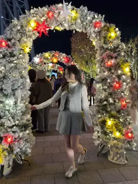 Trời lạnh nhưng mừn vẫn rấc cầu diễn, khum sao vì mừn là cô gái thư giãn🤭#christmas #xuhuong 