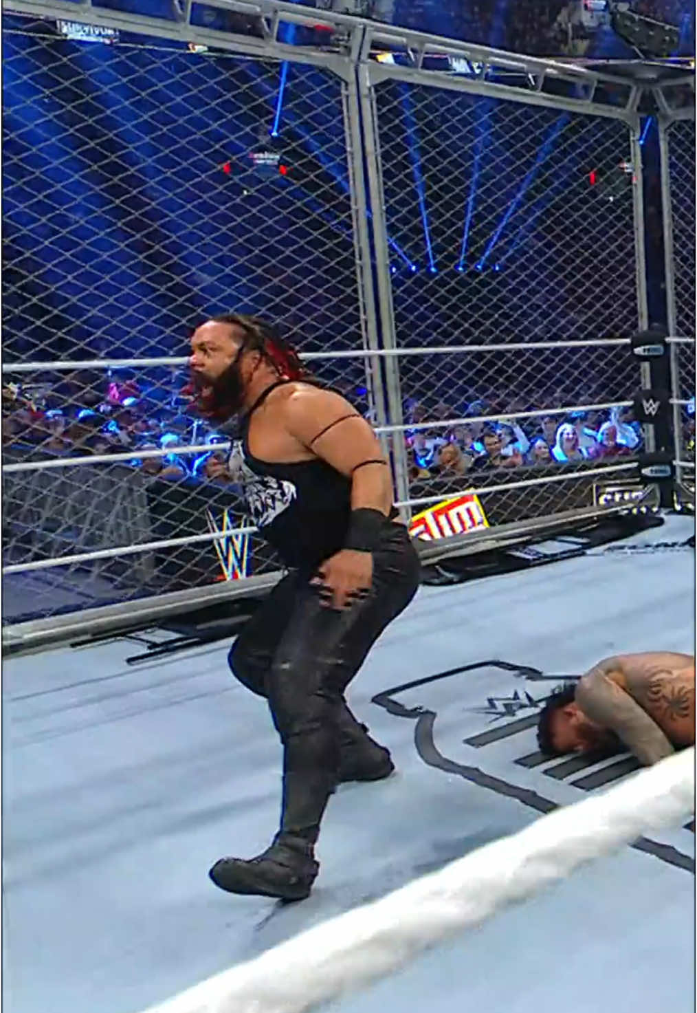 King of hitting an emote after a big move 👑🔥 #WWE #JacobFatu #SurvivorSeries 