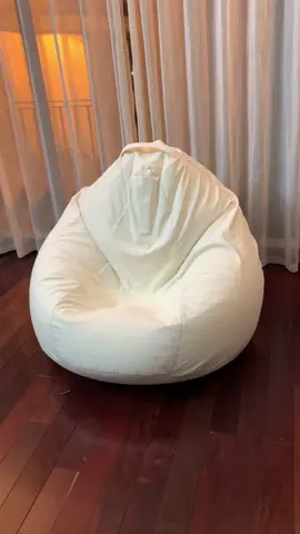 Ghế lười hạt xốp dáng quả lê chất liệu vải khaki, thô màu trơn.  Ghế được thiết kế mô phỏng theo hình dáng quả lê tạo tư thế ngồi thoải mái cho người sửa dụng.  Cấu tạo ghế gồm 2 lớp tách riêng có hạt xốp:  - Lớp vỏ ngoài có khóa kéo rộng, nhiều màu sắc phong phú giúp bạn có nhiều lựa chọn, chất liệu vải khaki, thô thoáng mát. - Lớp lót bên trong đựng hạt xốp có khóa kéo giúp bạn vệ sinh một cách dễ dàng. - Hạt xốp 3-5ly tạo độ êm, lâu xẹp. -Shop hỗ trợ bảo hành đường may, đổi size, màu sắc tại cửa hàng hoặc shop vc 2 chiều. Vỏ và lót được sử dụng bằng những nguyên liệu tốt, đường may chắc chắn độ bên cao cho sản phẩm. -Kích thước: sz S:  80cm*90cm. sz: M: 90cm*100cm. sz: L: 100cm*110cm. sz: XL: 120cm*120cm. sz: XXL: 130cm*140cm.  *Shop nhận may theo yêu cầu của khách hàng mọi chất liệu. Do hàng nhẹ cồng kềnh nên phí ship cao. Các tỉnh ship qua nhà xe còn Hà nội ship hỏa tốc nhé các bạn. Ib cho shop để tư vấn ship rẻ  nhé