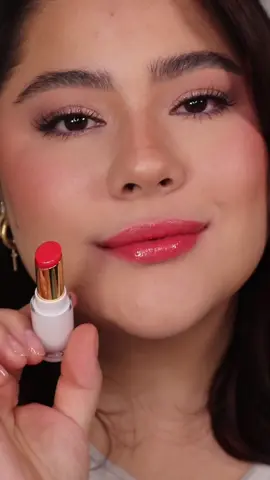 You asked, we answered 💁‍♀️ Super Lustrous Glass Shine Balm is back! It gives a shiny color with 41% more moisture instantly. @Oriana D'Hoy 😍