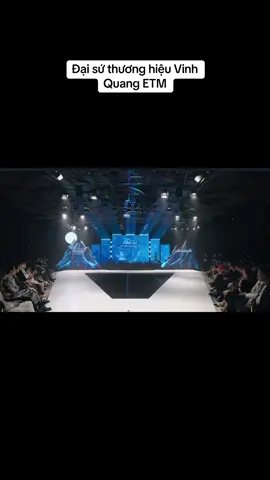 Future fashion show #Tieubang #vinhquangetm #maunhi #model #trending #xuhuong #catwalk 