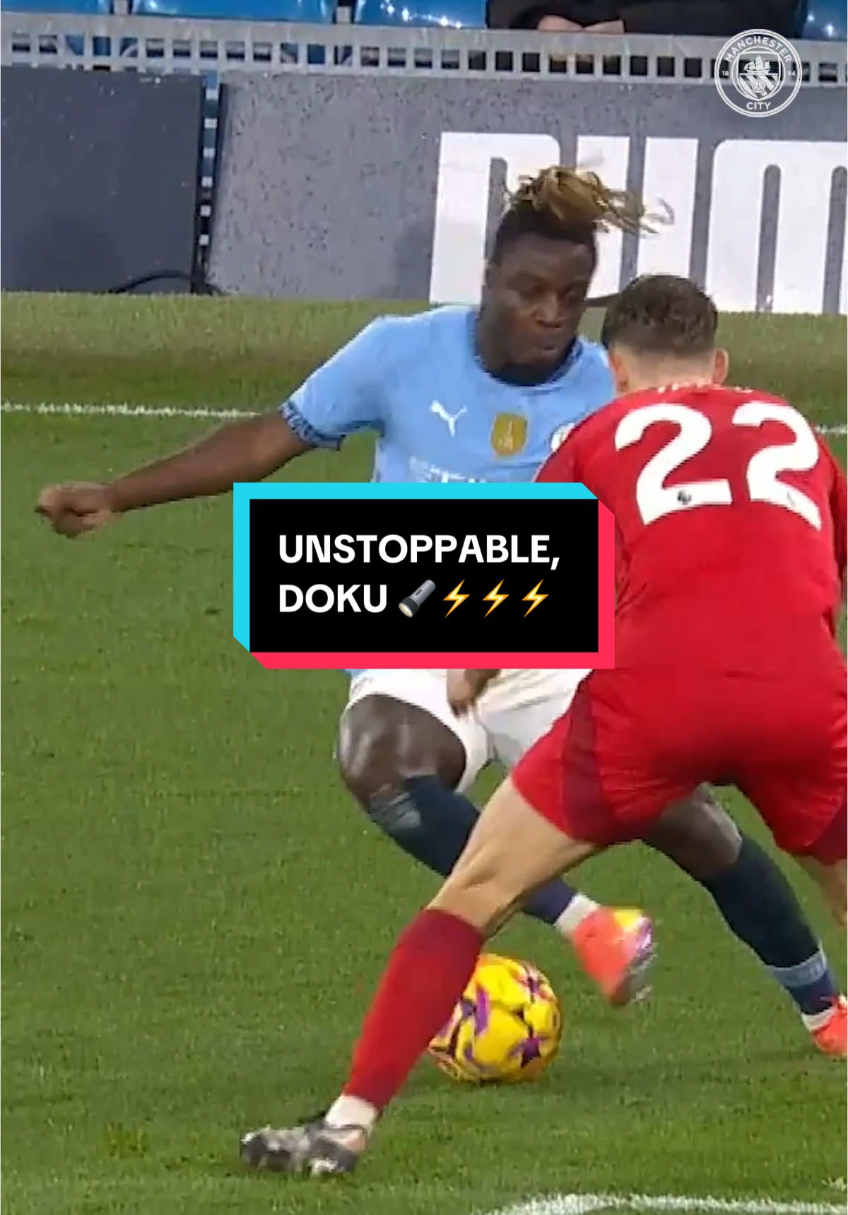 @Jeremy Doku causing havoc on the wing! 🔦⚡️  #ManCity #JeremyDoku #Doku #PremierLeague #Skills #Football 