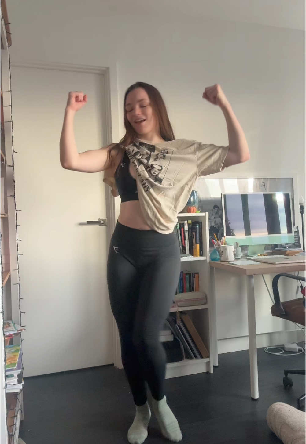 A lil post dance class boogie… It’s a small flat - it’s warm😅 DC: @Felix Bringas #fyp #APTdance #dance 