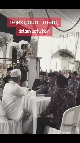 RIKA pengantin prempuan yg meninggal setelah ijabkobul.smoga mbak rika di tempatkan di surga,,untuk kluarga yg d tinggalkan smoga di beri ke ihklasan dan ketabahan,,aminn.