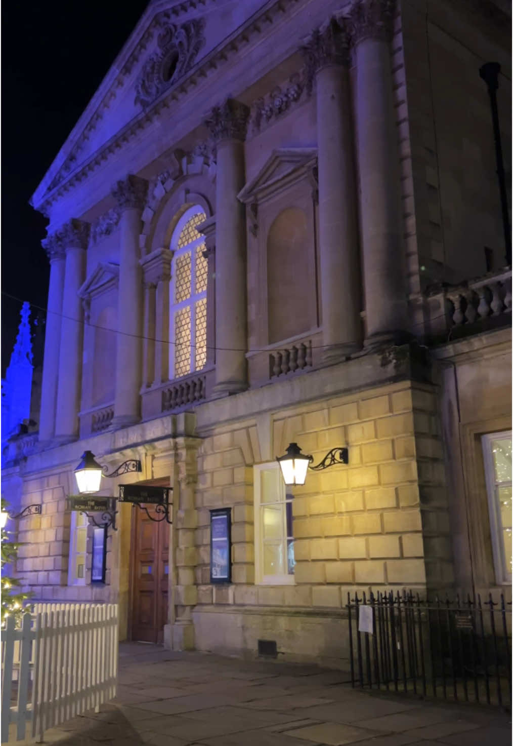 Bath sure is festive this time of year 🎄 #BathChristmasMarket #RomanBaths #FestiveShopping #UniqueGifts #ChristmasCountdown 
