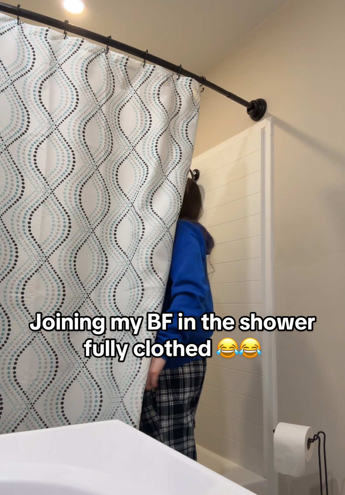 he had soap in his eyes at first 😂😂😆 #couples #foryou #creatorsearchinsights #fyp #foryoupage #trend #couplestiktok #couplegoals #couplecomedy #coupletrend #prank #harmlessprank #viral #couple #couplepranks #pranks 