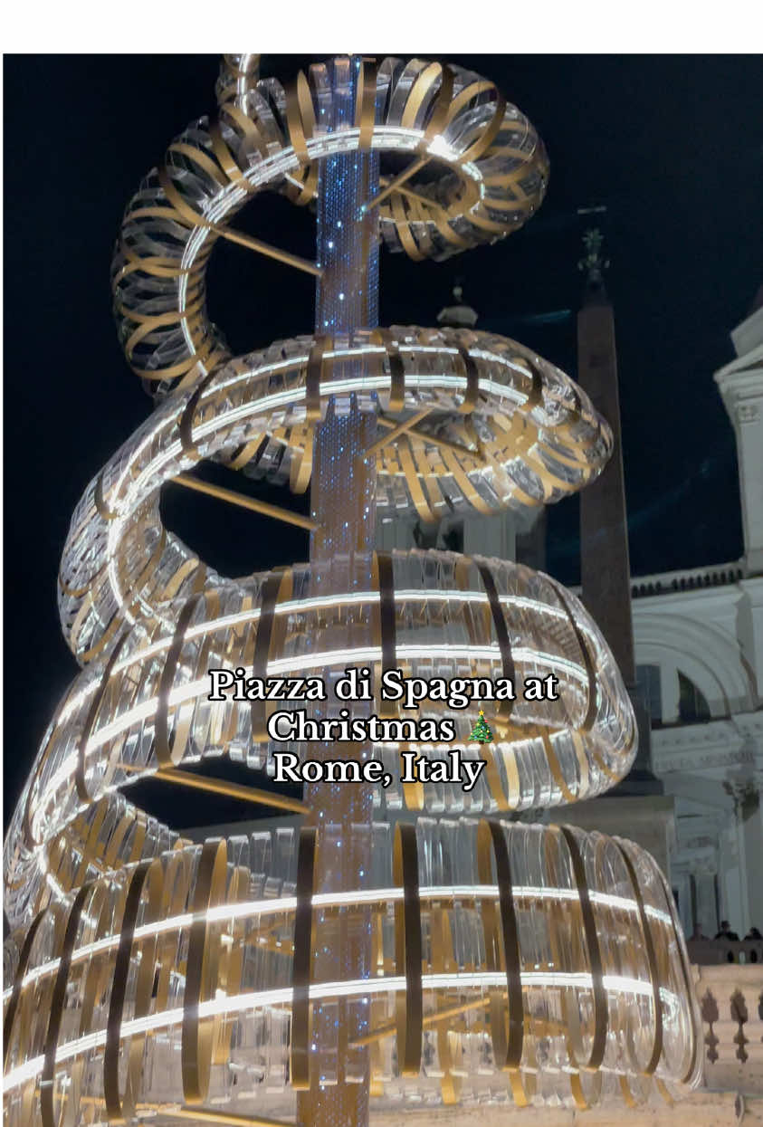 Its the holiday season in Rome!  #romeindecember #decemberinrome #romeitaly #italytraveltips #christmasinrome #natale2024 #christmas2024 #spanishsteps #piazzadispagna 