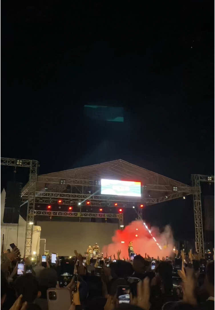 Gilaaaaa NDX di Majalengka ambyarrrrr pollllll💃🏻🔥🥵 #majalengka #ndxmajalengka #majalengkajawabarat #konsermajalengka #konserndx #fyp #jawabarat #foryou #foryoupage #maremafestmajalengka 