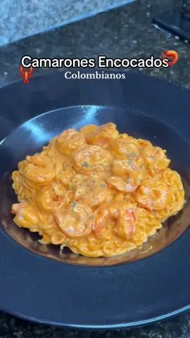¡CAMARONES ENCOCADOS SÚPER CREMOSOS Y EN MINUTOS!😮‍💨😍🍤 Ingredientes:  - Aceite  - Camarones  - Crema de leche   - Leche de coco  - Queso mozarella  - Queso crema  - Pasta de tomate  - Cilantro - @AjinomenColombia sabor camarones   En esta receta resaltamos los sabores del Valle con Ajinomen y por eso reto a @Jeison Rodriguez San a destacar los sabores de Boyacá 😍🍜 #viral #cali #colombia #recetas #recetasfaciles #almuerzo #elretodelafelicidad 