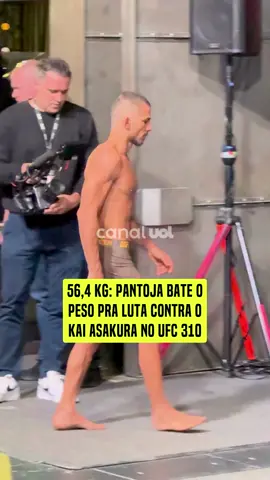 VAI PEGAR FOGO 🔥 O UFC 310 vai ter o nosso Pantoja encarando o Kai Asakura pelo cinturão do peso mosca, e o homem já bateu o peso: 56,4kg #UOLEsporte #UFC #UFC310 #pantojaa #MMA #TikTokEsportes