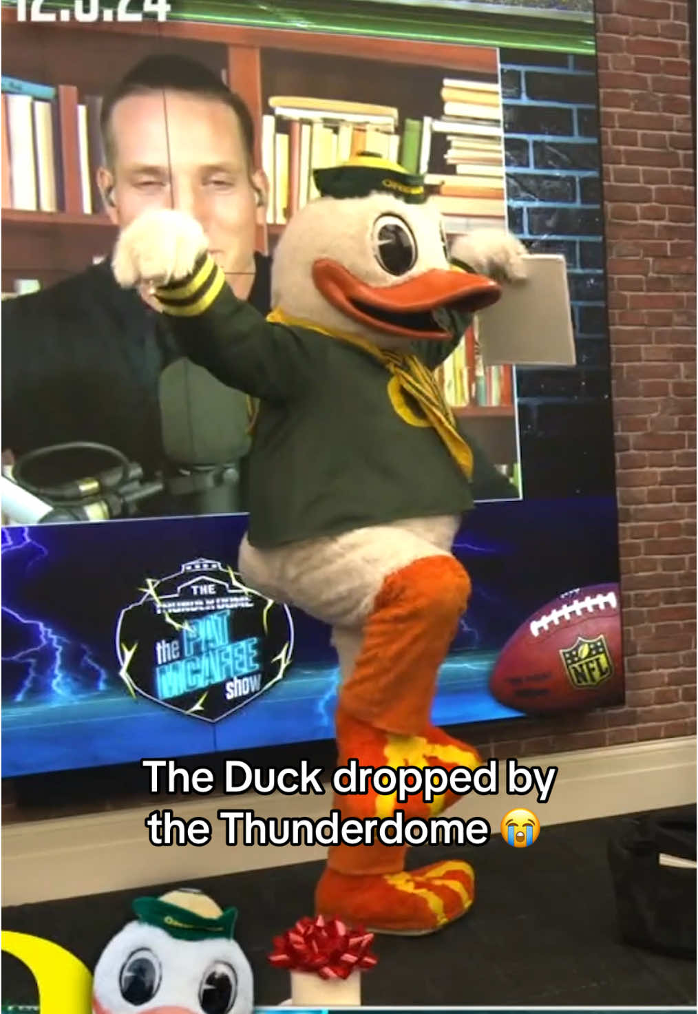 Three minutes of #chaos with the @The Oregon Duck on @Pat McAfee Show Clips 🍿 #cfb #patmcafee #funny 