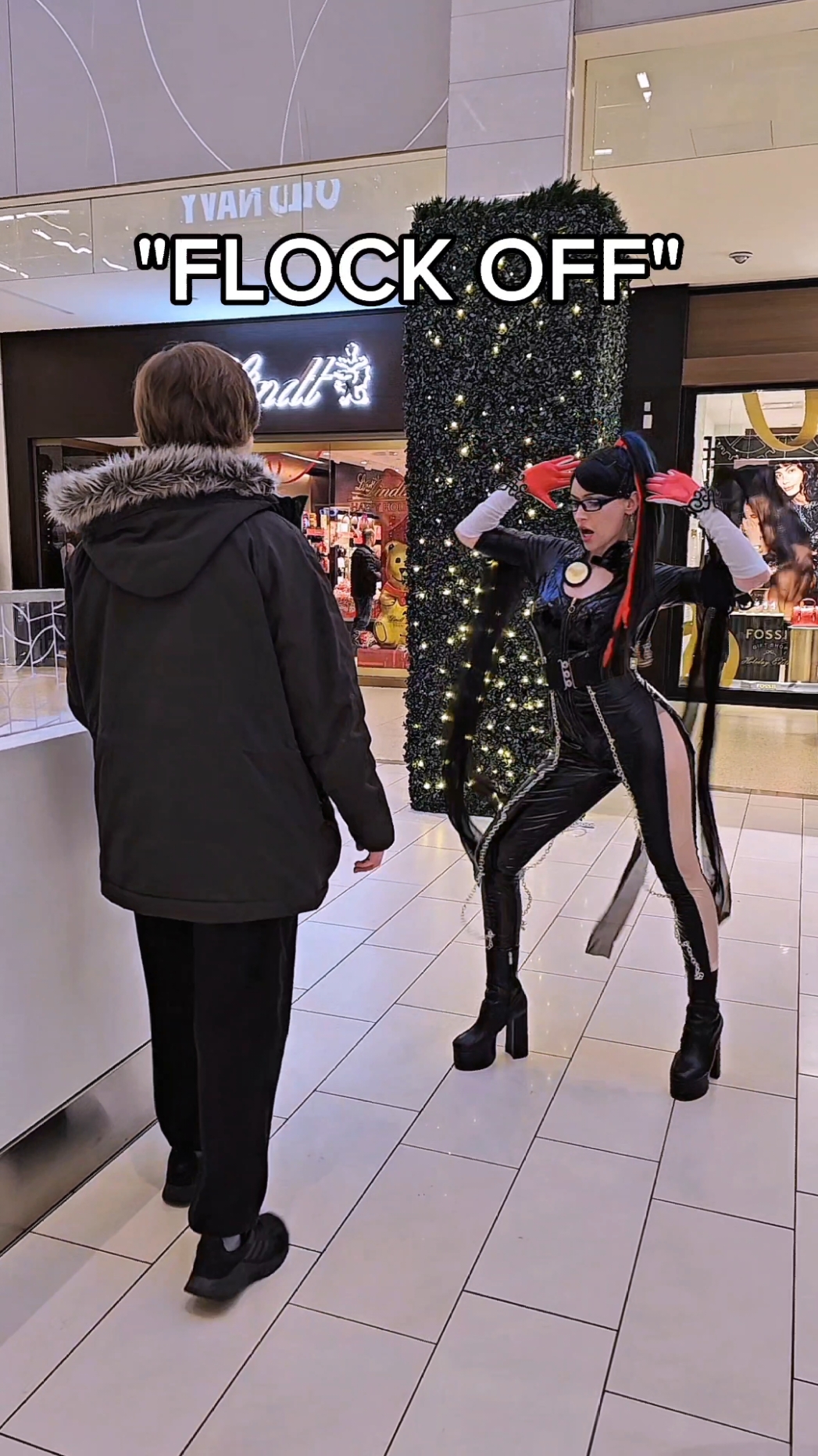 Bayonetta giving DIRECTIONS 💜 #bayonetta #bayonettamemes #homealone #christmas 