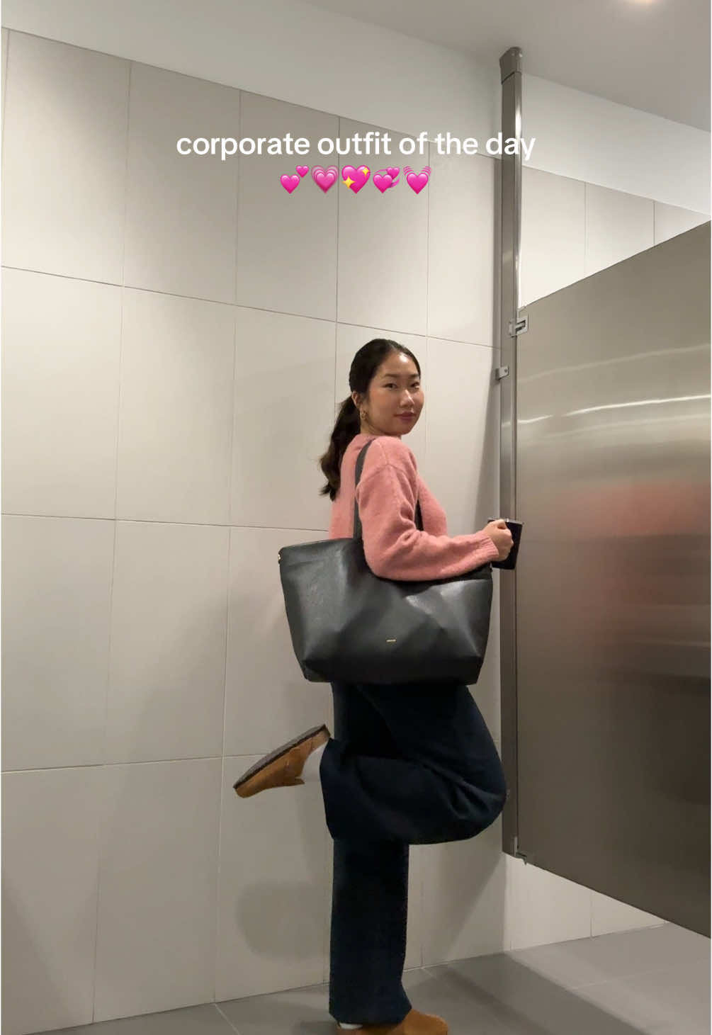 happy casual friday to those who celebrate 💖🩷💗 @Sézane @Aritzia @BIRKENSTOCK USA @Cuyana #outfit #outfitoftheday #corporate #biglaw #corporateoutfit #outfitinspo #outfitideas 