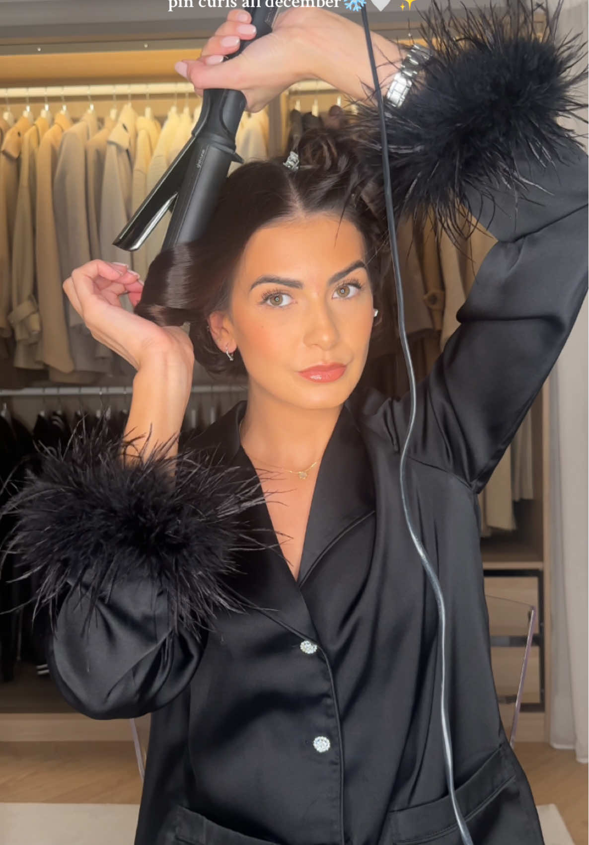 glossy curls always🖤 using the ghd soft curl tong & pin curls #hairtutorial #pincurls 