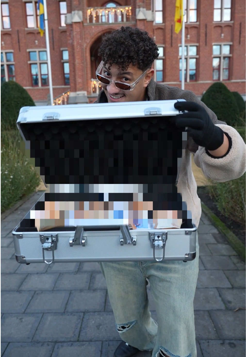 Publiciteit: @VRT MAX Xbox of de mysterieuze koffer..!Wat kies jij? #fyp #knokkeoff2 #gunningseason #fy #knokkeoff 