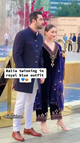 Ralia twining in royal blue outfit💙😍 #ranbirkapoor #aliabhatt #fyp #twinning #outfit #royal #treanding #viral_video #entertainment #unfreezemyacount #couplegoals #kinnikhan5 