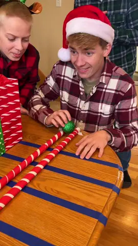 Ornament Roll Christmas Game!! 🎁🎄 #games #familygamenight #partygames#christmas #christmasparty  #familygathering 