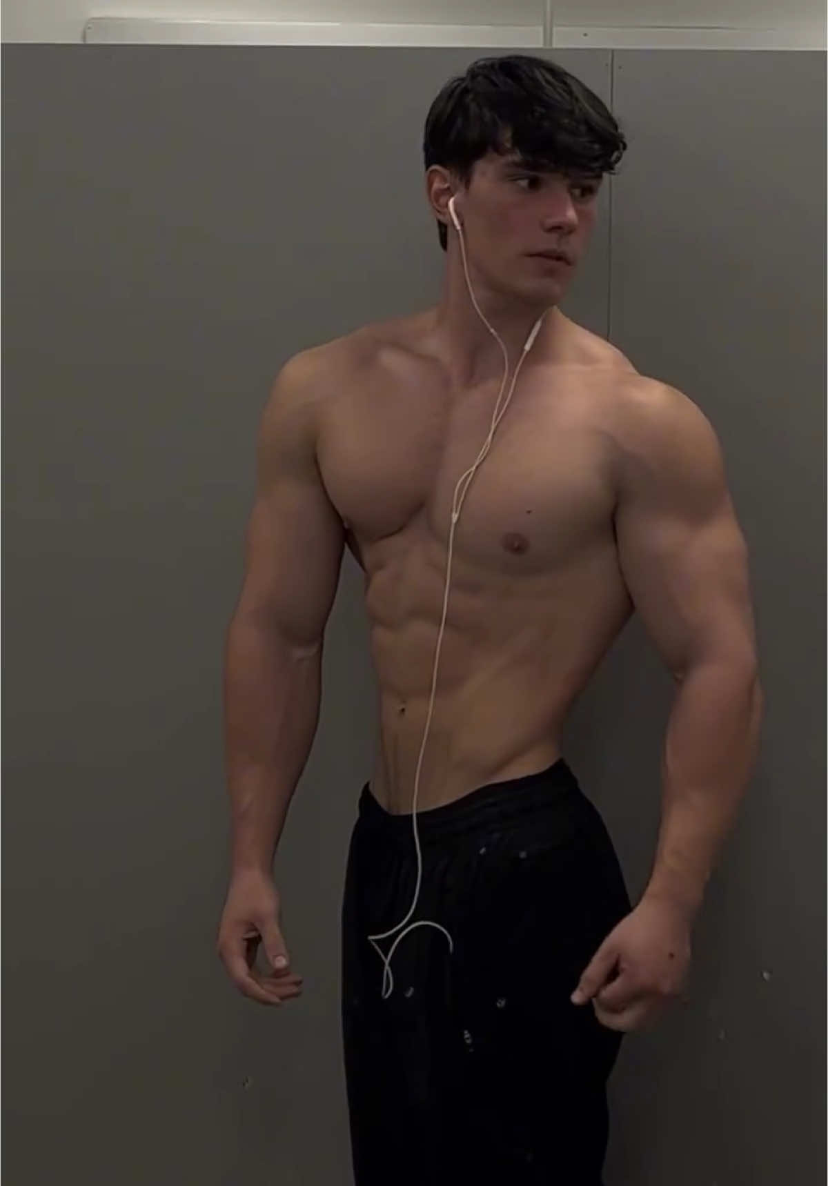 Young Gym Stud #fitnessmodel #body #posing 
