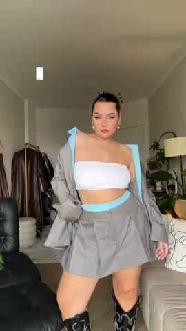 é super legal a gente se inspirar MAS sempre considerando que o que você tá vendo é uma vida completamente diferente da sua e que não existe comparação. você precisa focar em desenvolver uma rotina que seja possível no seu dia a dia, e eu dou várias dicas pra isso tanto aqui no meu perfil quanto na minha academia de gostosas - link na bio 🔗