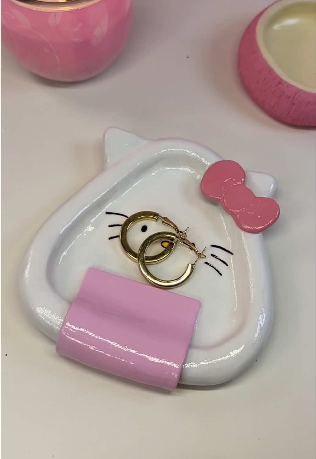 Have you ever seen a Hello Kitty onigiri? Coming soon to the menu! 🍙🎀 By now you know my collaboration with AR Drawing, which always helps me with my creations ✨ I can't do without it anymore! . #artistsoftiktok #clayartideas#claytok #adv#ARDrawing#ARDrawingApp#arttiktok#paint#creation#art#aesthetic#argilla#clay#fy#DIY#tutoral#giftidea#clayart#gift#clayideas#fyp#arcilla#colorful#tutorial#creative#handmade#sculpd#sculpdclay#SmallBusiness#ClayCreations#ClayArt#Sculpting#HandmadeClay#PotteryArt#CeramicCraft#ArtInClay#ClayDesign#CreativePottery#DIYClay#satisfying#airdryclay #aestheticclaydiy  #clayartideas 