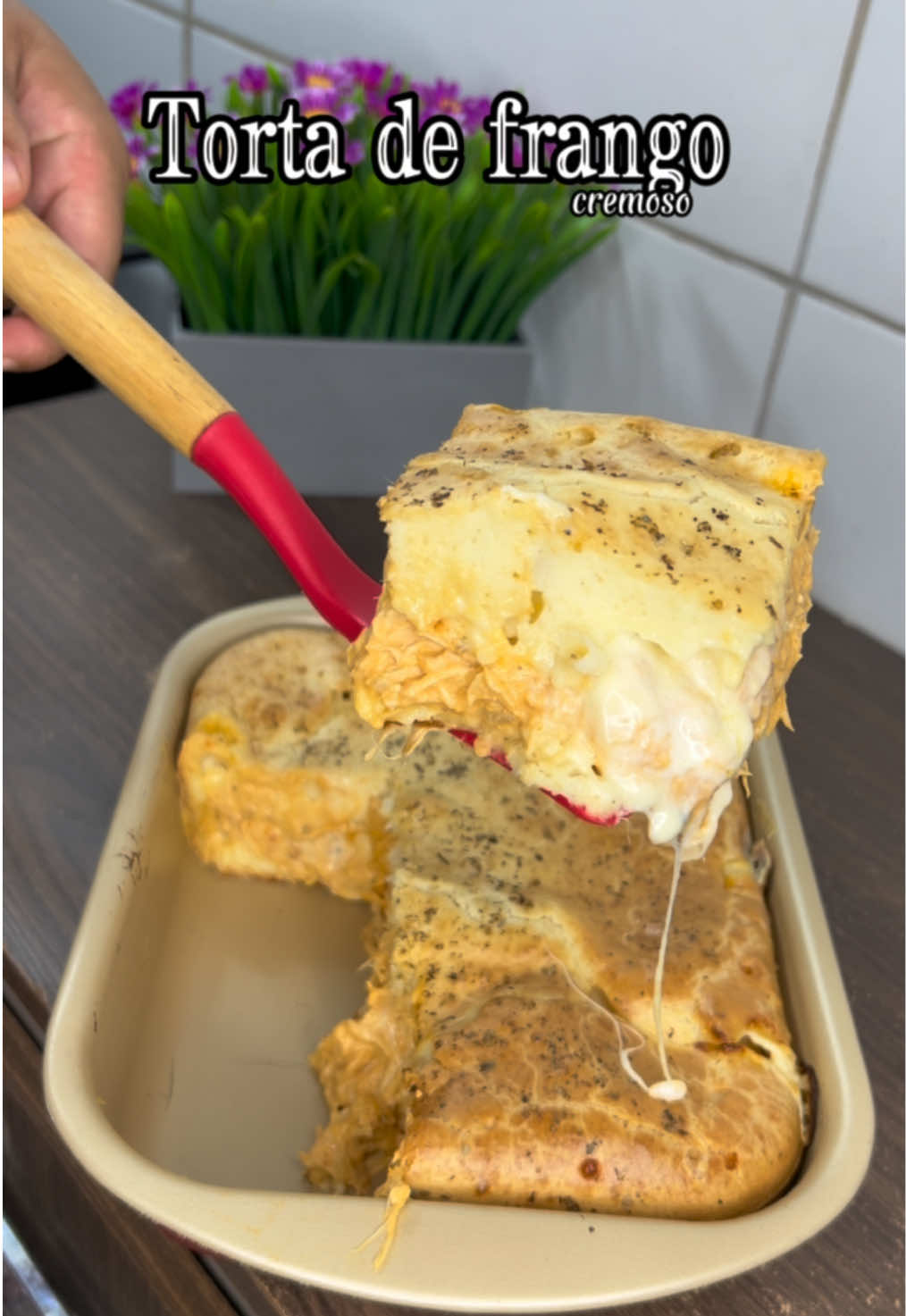 Torta de frando cremoso, muito fácil e gostoso.  . . . #tortadefrango #torta #receitas #tortadeliquidificador 
