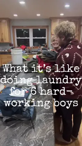 #GainPartner Laundry can be quite the chore when you have 6 hard-working boys. My Gain Rinse & Renew is amazing it removed the odors from their work clothes @Gain #justthebells10 #bigfamilylife #momofboys #laundryday