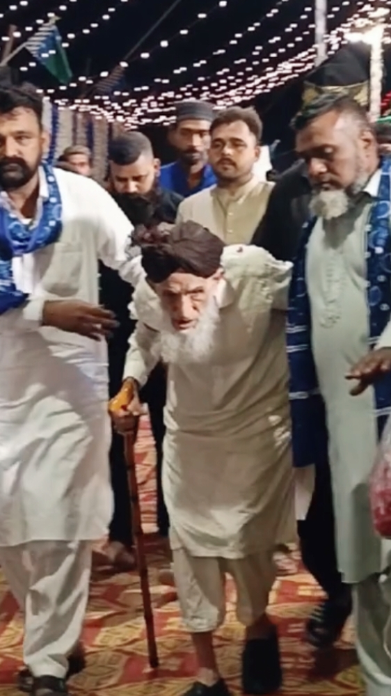 اعليٰ حضرت کا شاگرد ۔ماشاءاللہ#aalahazrat_imam_ahmed_raza_khan #islamic_video #viralvideo #foryoupageofficiall #@𝓐𝓪𝓴𝓱𝓪𝓻𝓲 _𝓐𝓵𝓯𝓪𝓪𝔃 ✍ @RashidJat 