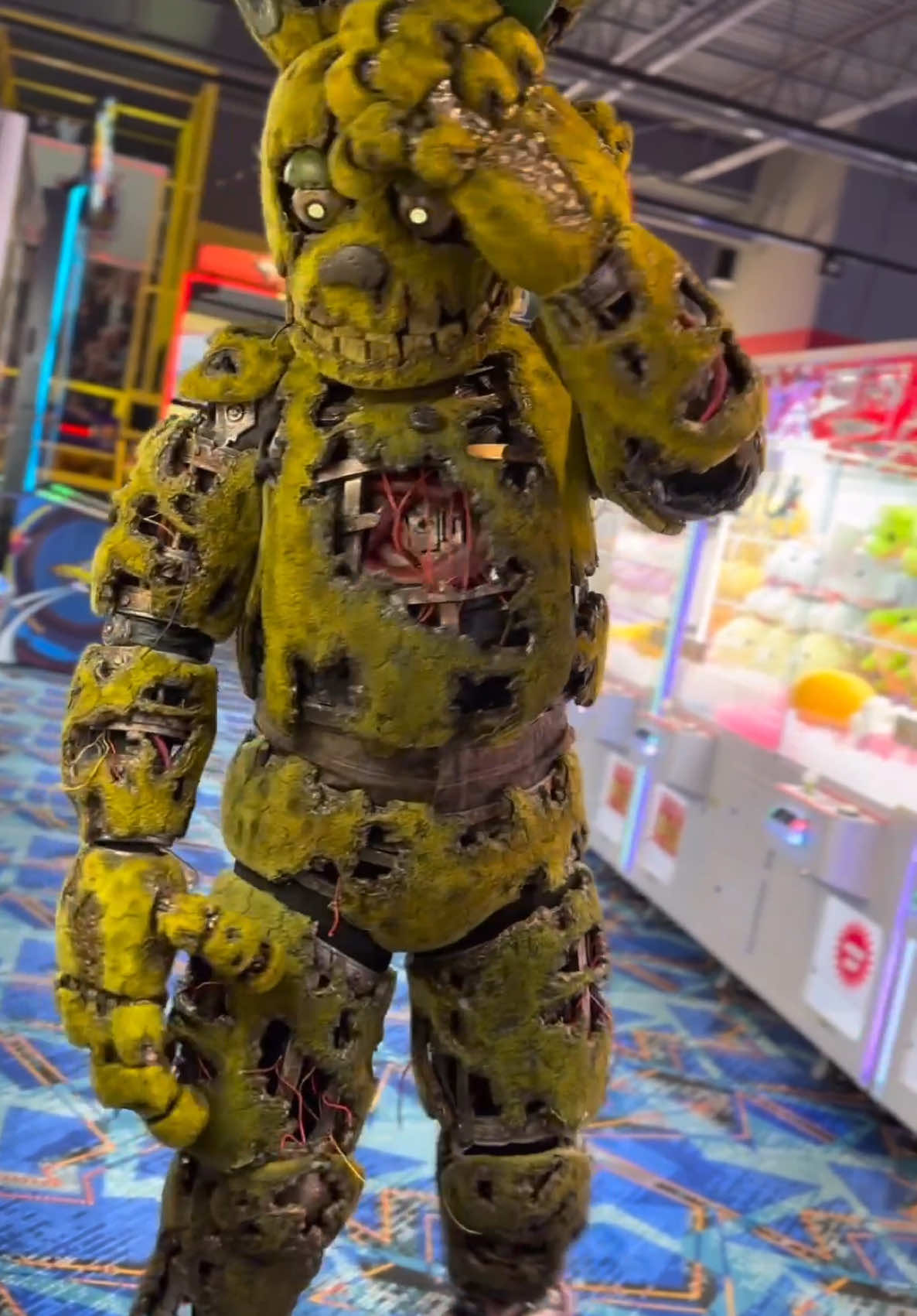 Springtrap visits the arcade (and loses everything) (Thanks to @Robby and @yepitsstilltori for filming!) #fnaf #cosplay #springtrap #fivenightsatfreddys #fnafedit #williamafton #animatronic 