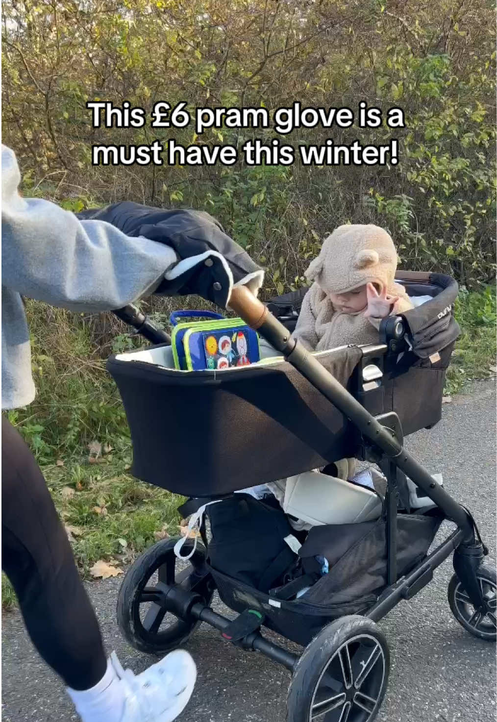 Mum must have this winter!! It attaches right to your pram & keeps you warm ❄️ #babymusthave #winteressentials #babytips #momtips #momhacks #motherhood #babiesoftiktok #babyhacks #babylove #babytok #stroller #pram #babyhacks #babyessentials #newborn #newbornbaby #postpartum #babyproducts #babystuff #babyfever #winter 