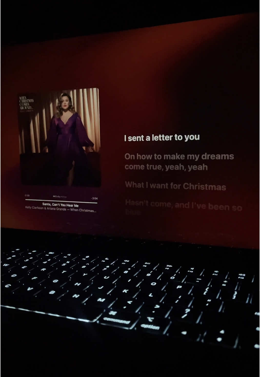 Santa can’t you hear me 🎶 #christmas #arianagrande #kellyclarkson #fyp 