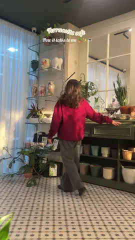 Sunny Fridays in my hidden cafe 🪴✨🤍 #kwt #foryou #outfit #kuwait #Vlog #girlythings #girlblogger #girlhood #coolestgirl #girlytok #fyp #december @Terracotta.kwt.cafe 