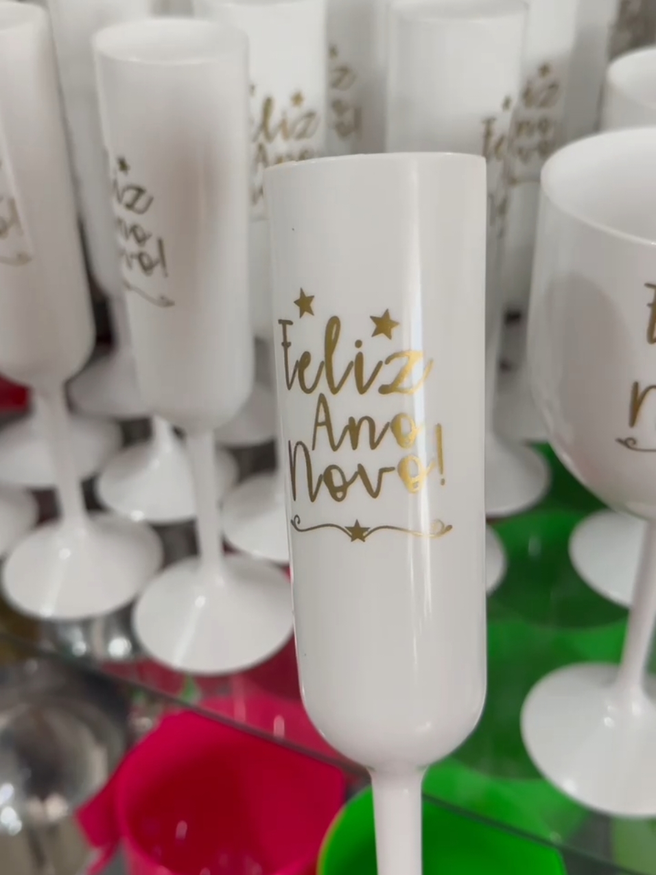 ✨ Várias opções de Taças para você comemorar o seu ano novo com grande estilo! 😎 - Venha em nossa loja conferir! #anonovo #taca #taça #2025  #tik 