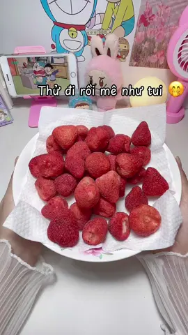 Dâu tây sấy giòn chua ngọt ăn cuốn lắm ✨✨ #dautay #dautay🍓 #dautaysay #dautaysaygion #xh #xhtiktok #xhuong #xhuongtiktok #Tramreviewunboxing 