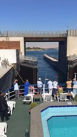 اثناء مرور هويس اسنا 