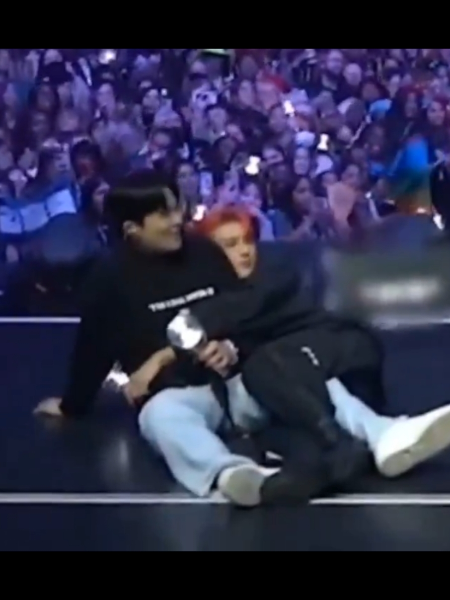 I can't believe I've never saw this clip of Wooyoung tightly hugging on Jongho before💜🥹💓that's so sweet and the fact that Jongho is not fighting the hug is so wholesome🫂 I adore those two cuties so much💕 #jungwooyoung #wooyoung #jongho #choijongho #ateez #Kpop 