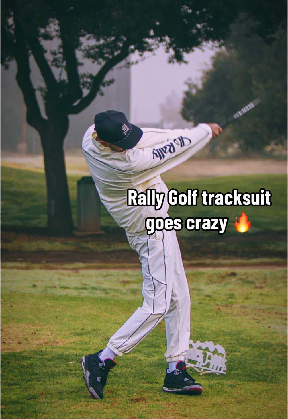 This windbreaker track suit by @Rally Golf goes crazy 🔥 #golf #fairwayfits 