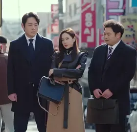 meskipun nyasar di negara sebelah outfitnya harus keren ya😍🤭 #crashlandingonyou #sonyejin #손예진 #crashlanding #cloy #outfit #kdrama #drakor #xybca #fyp #fypシ゚ #fypdong #masukberanda #masukberandafyp #fypp 