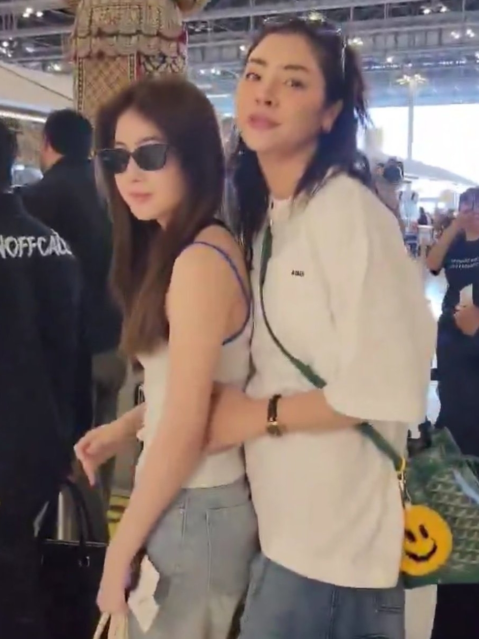 The way she hold her waist... 🌚🥺🤭 #fayeyoko #ฝ้ายโยโกะ #fayeperaya #yokoapasra #yokofaye #yokolertprasert #fayemalisorn #ninestarstudios #blanktheseries #blanktheseriesss2 