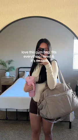 I know it’s big, but i can easily carry all my gym necessities now 🤩 #gymbag #bagsmart #bagsmarttravel #bagsmartbags #bagsmartgymbag #gymessentials #gymbagessentials #giftsforher #giftsforhim #holidayhaul #giftguide 