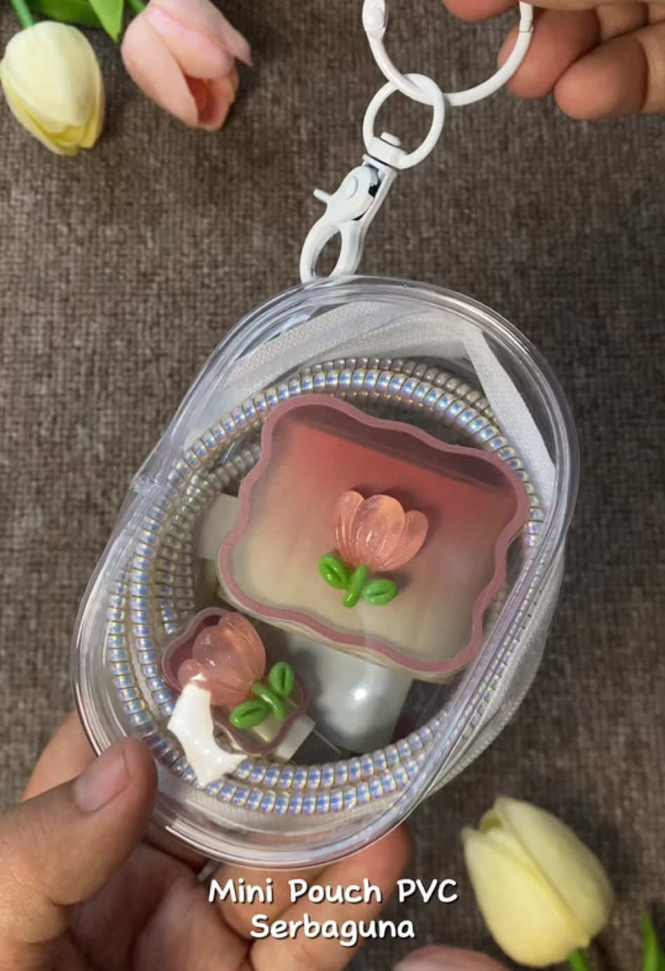 Pouch transparan serbaguna! Cocok bgt buat tempat nyimpen charger, boneka mini, headset dll 🫶🏻 #pouch #pouchcharger #minipouch #pouchtransparan #pouchmini 