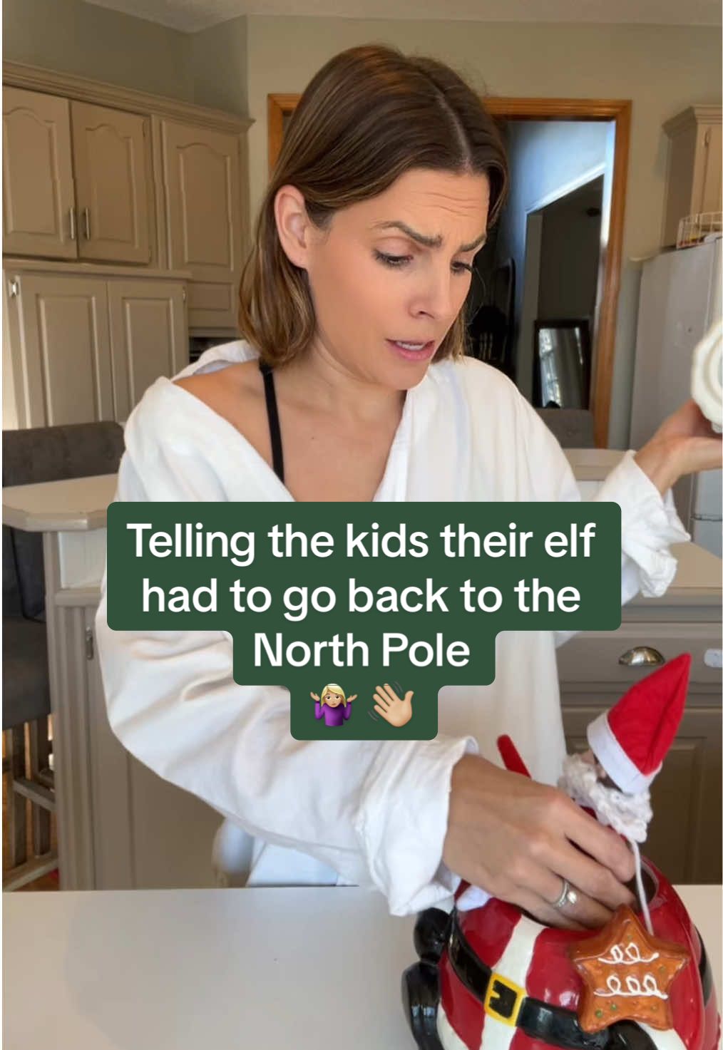 On the 6th day of Christmas…Sugarplum peaced out ✌🏼 #momlife #momsbelike #momcomedy #momhumor #relatablemom #elfoftheshelf #christmascountdown  
